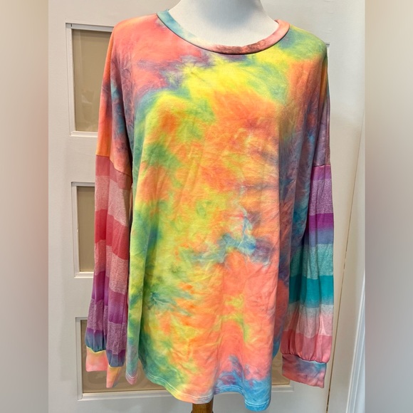 Gildan Tops - Multicolor Tie-Dye Women's Sweatshirt Size XL